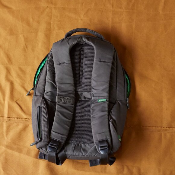 Incase backpack with fleece laptop sleeve - Picture 4 of 4